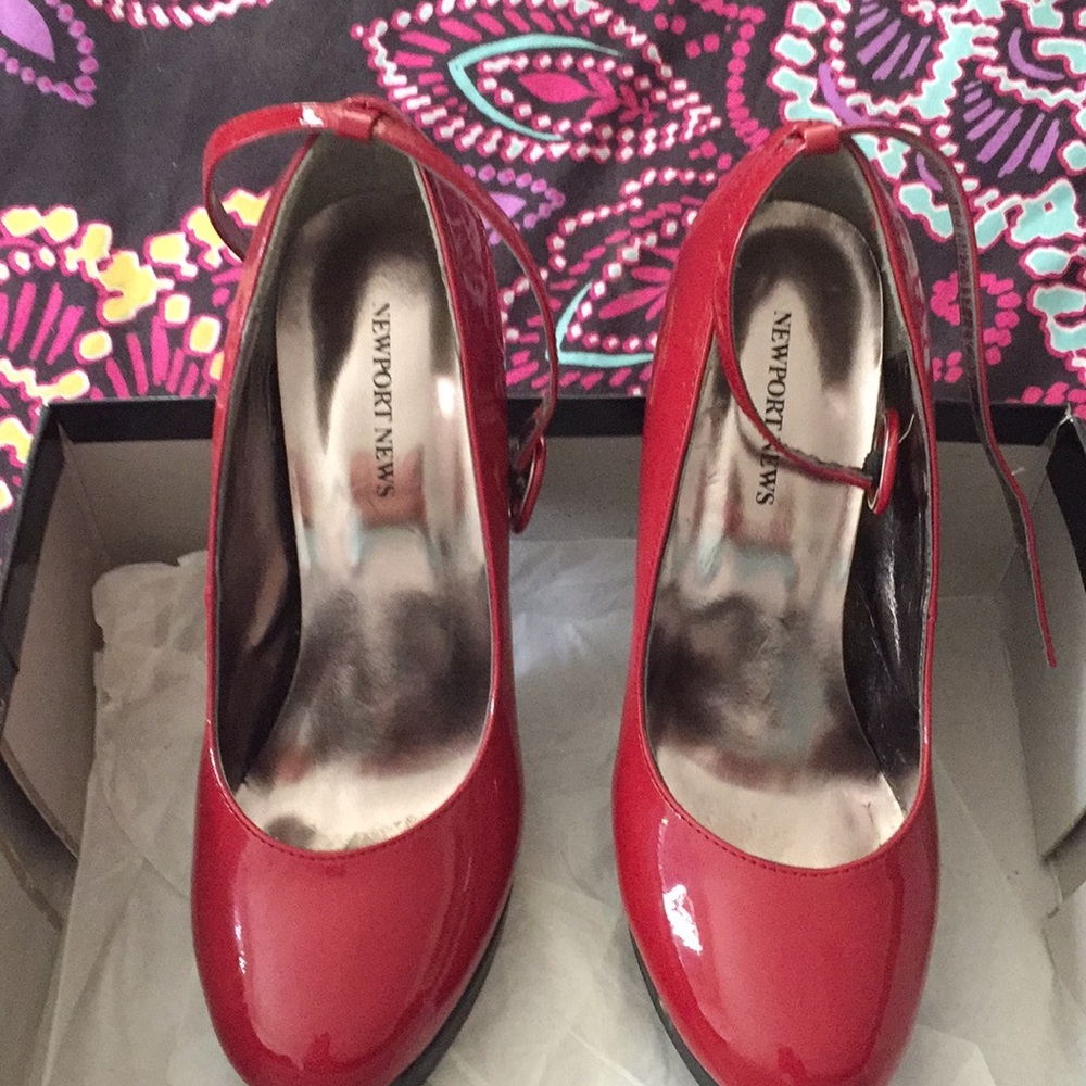Red pumps